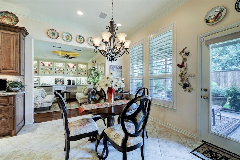Photo 12 of 36 - 1518 Pine Chase Dr, Houston, TX 77055