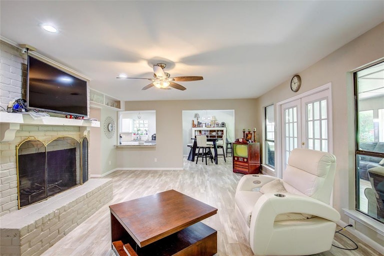 Photo 13 of 39 - 2914 Starboard Dr, Rockwall, TX 75087