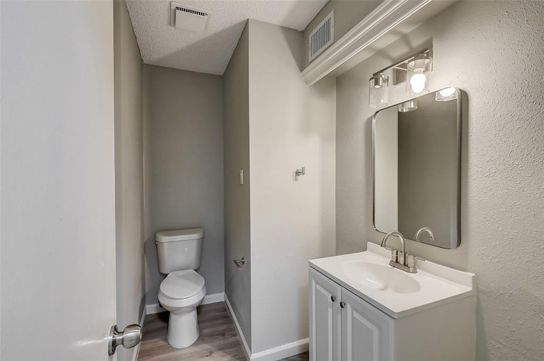 Photo 24 of 46 - 14002 Cedar Point Dr, Houston, TX 77070