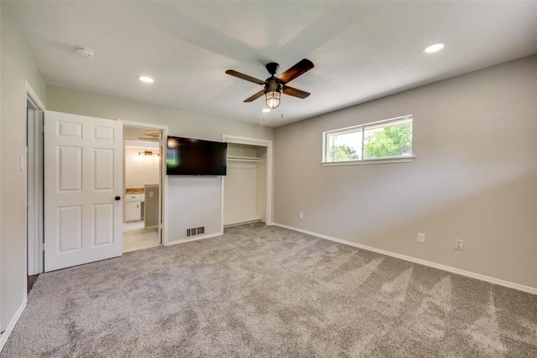 Photo 15 of 18 - 820 Ray Andra Dr, Desoto, TX 75115