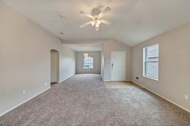 Photo 13 of 26 - 8904 Catalonia Dr, Dallas, TX 75217