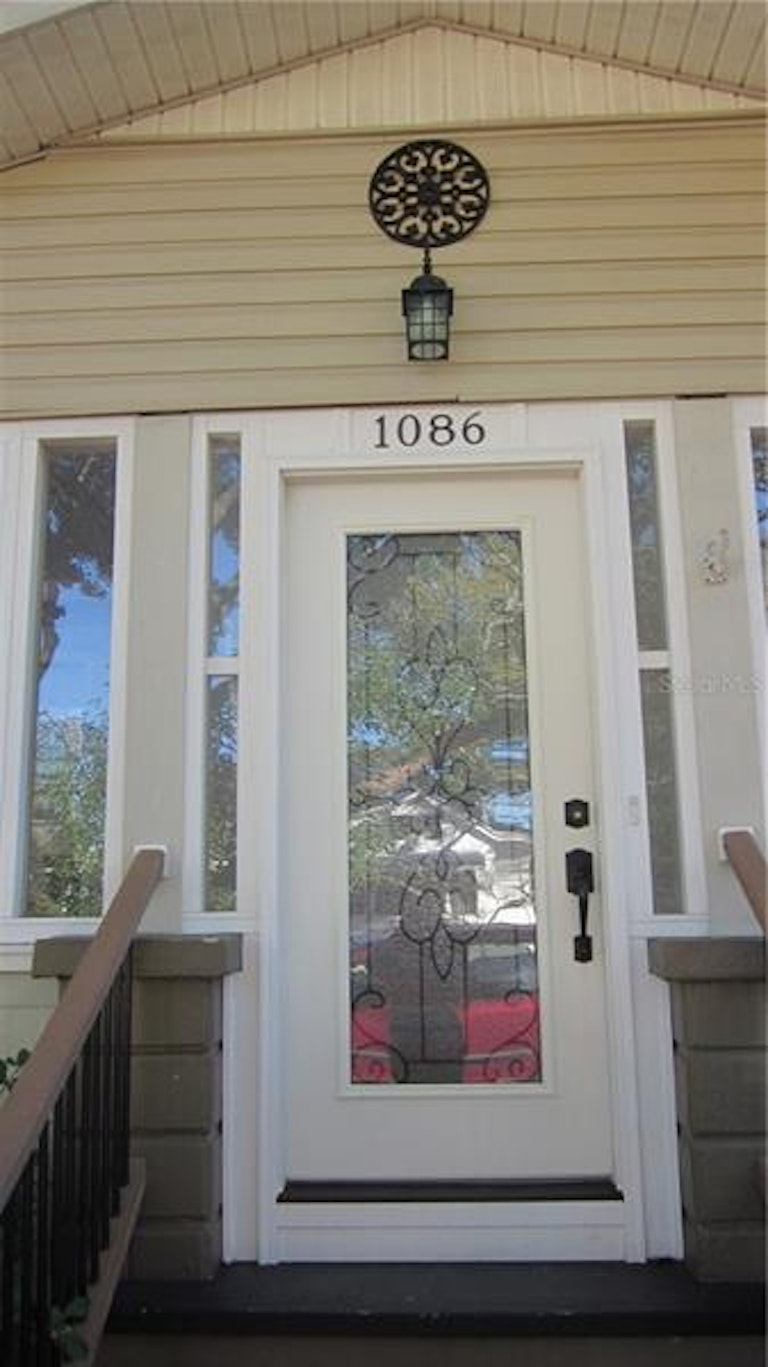 Photo 2 of 25 - 1086 18th Ave N, Saint Petersburg, FL 33704