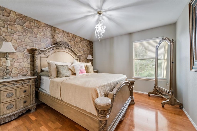 Photo 15 of 39 - 2608 Valencia Ln, Denton, TX 76210