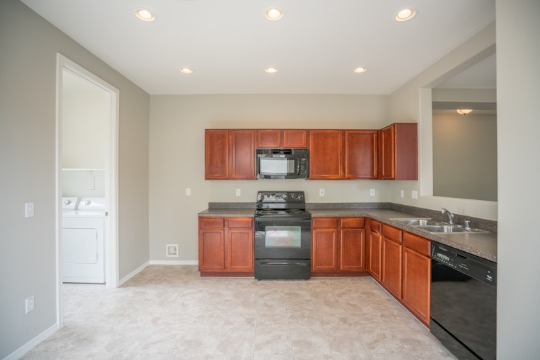 Photo 2 of 19 - 16166 N 170th Ln, Surprise, AZ 85388