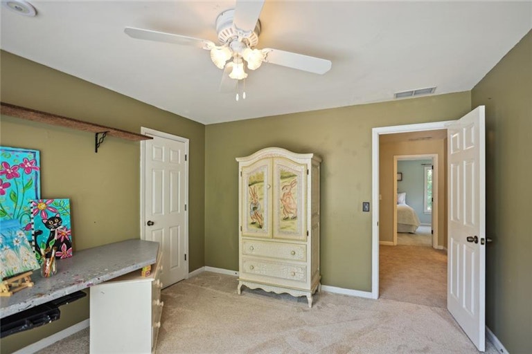 Photo 16 of 28 - 745 Welford Rd, Suwanee, GA 30024