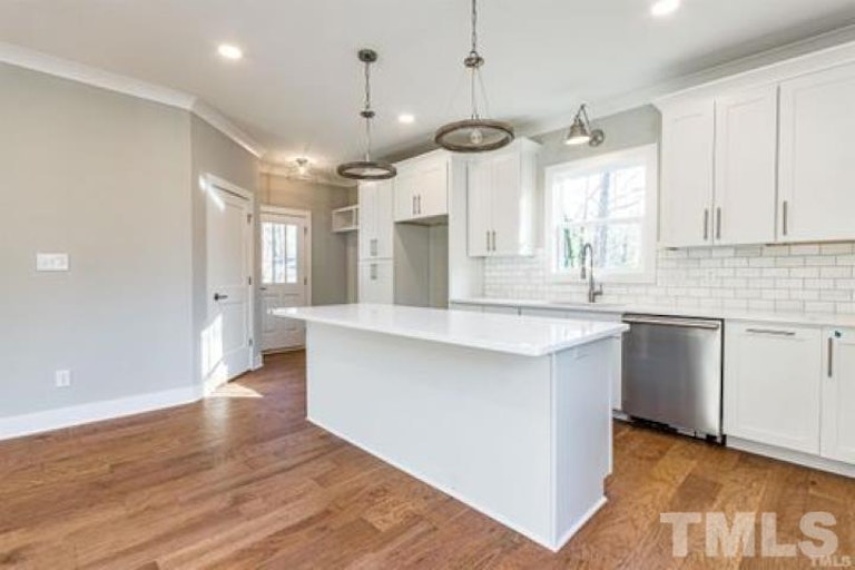 Photo 12 of 51 - 705 Colleton Rd, Raleigh, NC 27610