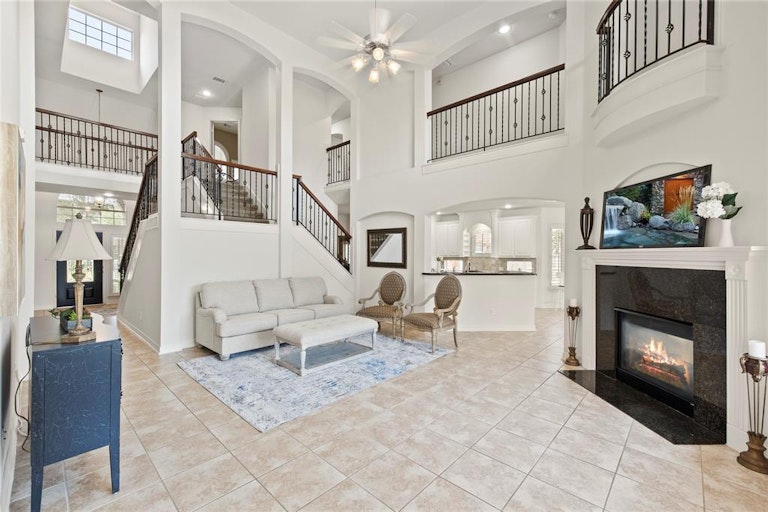 Photo 11 of 46 - 7006 Monarch Lake Ln, Katy, TX 77494