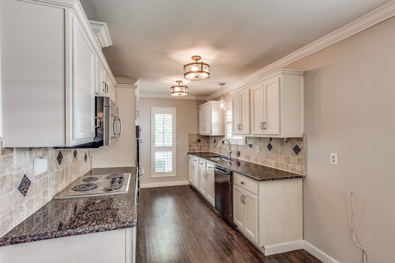 Photo 11 of 31 - 3849 Calculus Dr, Dallas, TX 75244