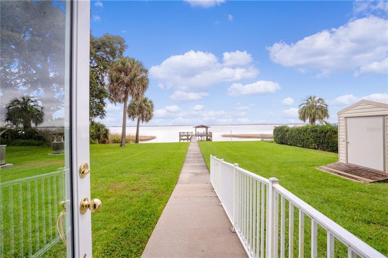 Photo 19 of 31 - 33436 Picciola Dr, Fruitland Park, FL 34731