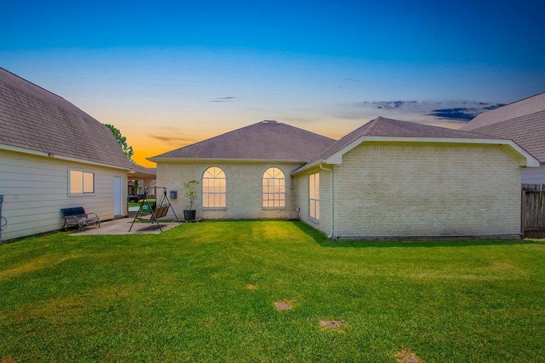 Photo 4 of 38 - 11505 Grimes Ave, Pearland, TX 77584