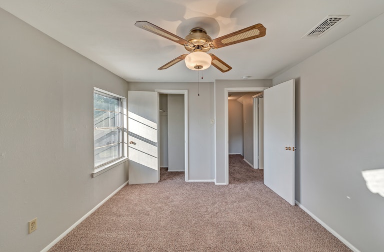 Photo 20 of 26 - 207 Eric Ln, Benbrook, TX 76126