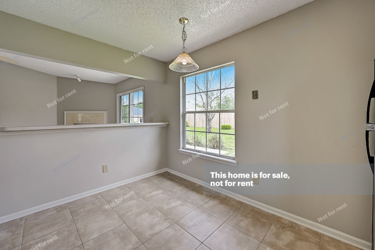 Photo 17 of 31 - 8281 Velvet Springs Ln, Jacksonville, FL 32244