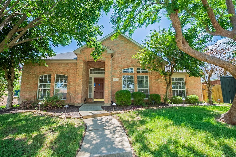 Photo 1 of 24 - 1412 Sunswept Ter, Lewisville, TX 75077