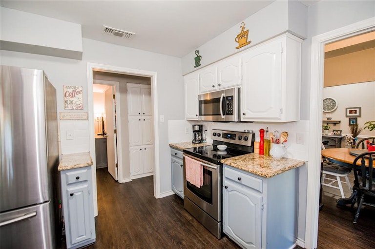 Photo 13 of 31 - 218 Pueblo Dr, Waxahachie, TX 75165