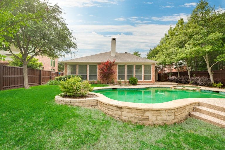 Photo 6 of 27 - 212 Hollywood Dr, Coppell, TX 75019