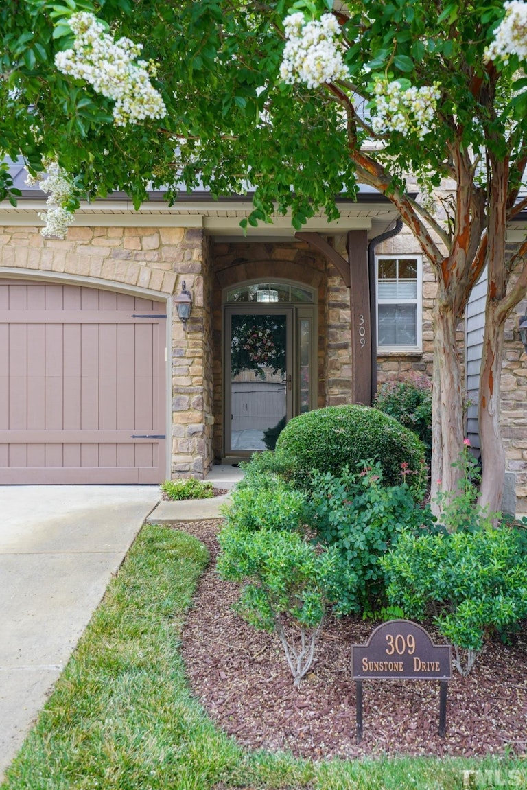 Photo 3 of 41 - 309 Sunstone Dr, Cary, NC 27519
