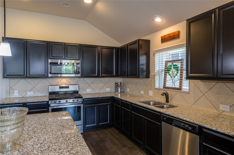 Photo 9 of 39 - 371 Bridgestone Way, Buda, TX 78610