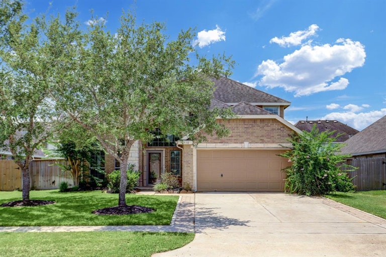 Photo 1 of 32 - 1910 Grandoak Dr, Pearland, TX 77581