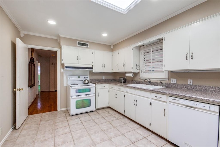 Photo 8 of 25 - 6462 Woodcrest Ln, Dallas, TX 75214