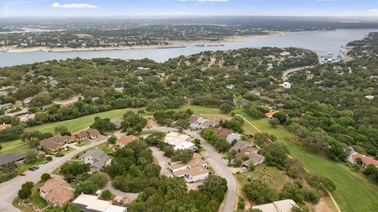 Photo 3 of 34 - 411 Seawind, Lakeway, TX 78734