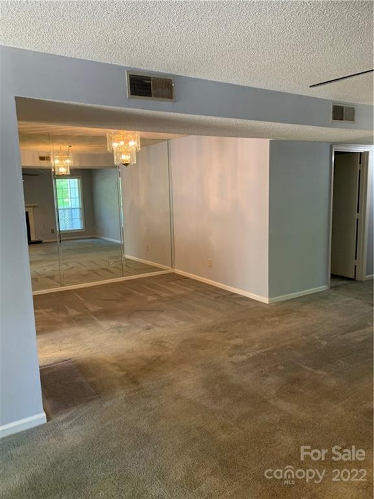 Photo 10 of 32 - 6055 Treetop Ct, Charlotte, NC 28212