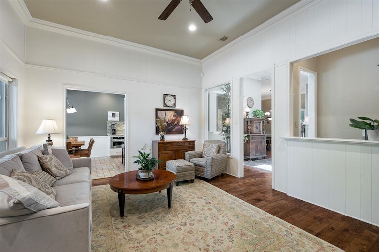Photo 15 of 40 - 7336 Williamswood Dr, Dallas, TX 75252
