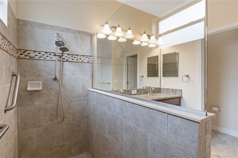 Photo 10 of 44 - 3985 Serena Ln, Clermont, FL 34711
