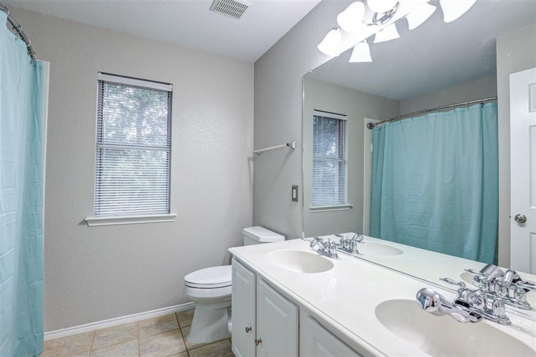 Photo 23 of 31 - 4644 Matthew Dr, Fort Worth, TX 76244