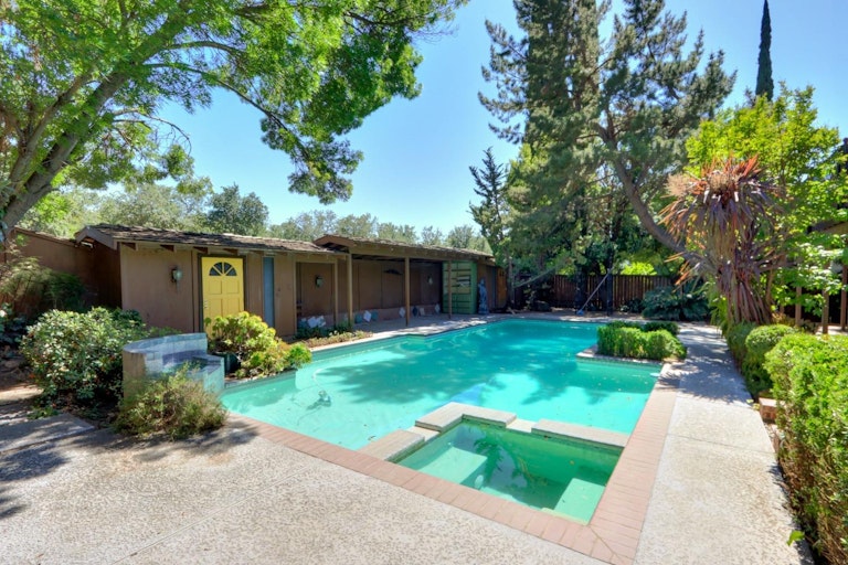 Photo 54 of 70 - 4040 Crondall Dr, Sacramento, CA 95864