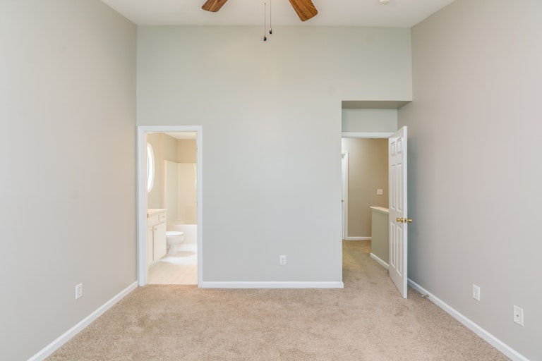 Photo 8 of 18 - 5725 Corbon Crest Ln, Raleigh, NC 27612