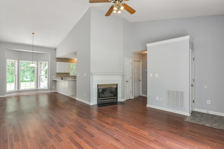 Photo 3 of 25 - 5209 Pronghorn Ln, Raleigh, NC 27610