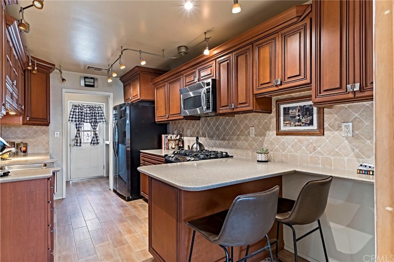 Photo 13 of 37 - 19002 E Haltern Ave, Glendora, CA 91740