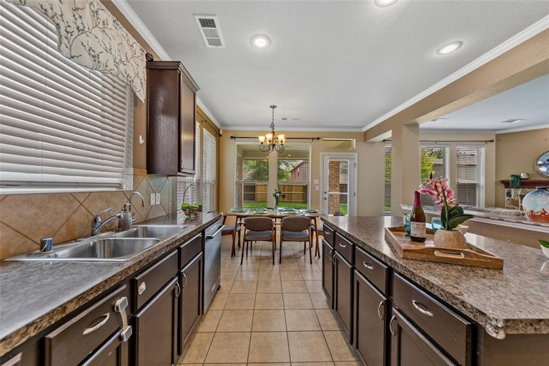Photo 8 of 25 - 10505 Bolivar Dr, McKinney, TX 75072
