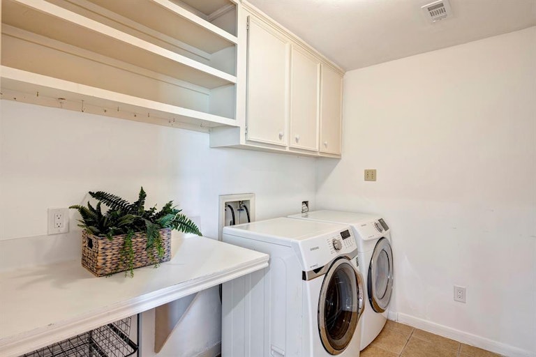 Photo 16 of 34 - 13519 Westport Ln, Houston, TX 77079