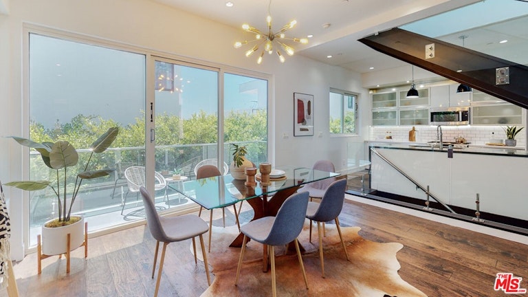 Photo 8 of 29 - 722 Lucile Ave, Los Angeles, CA 90026
