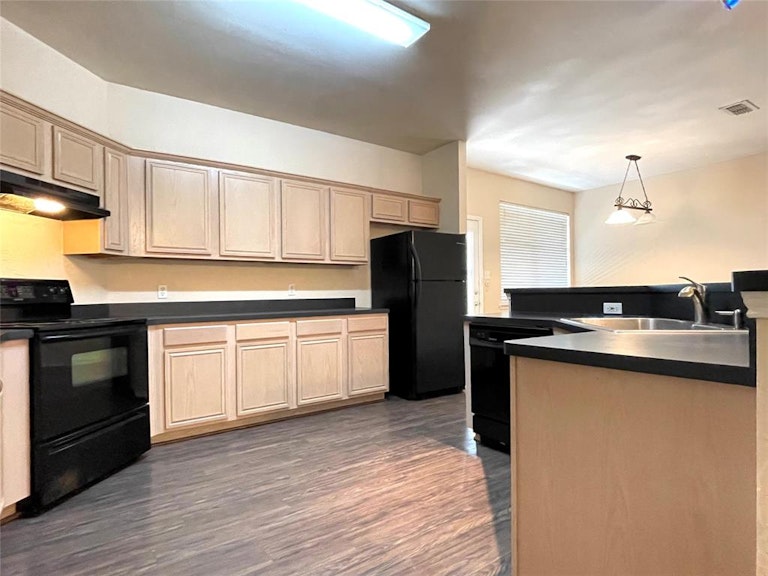 Photo 5 of 23 - 6328 Seal Cv, Fort Worth, TX 76179