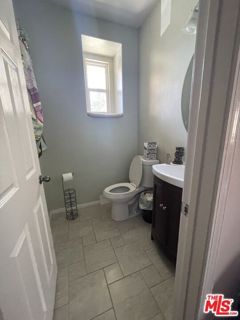 Photo 3 of 7 - 17715 Birkewood Ct, Canyon Country, CA 91387