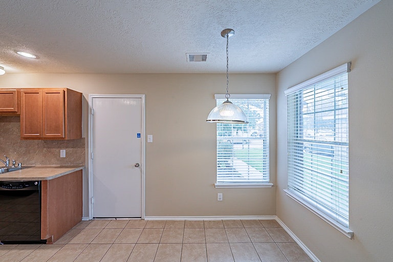 Photo 16 of 24 - 13527 High Banks Ln, Houston, TX 77034