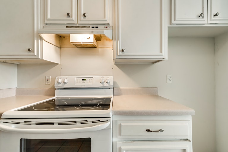 Photo 9 of 32 - 13740 Flagstone Ln, Dallas, TX 75240