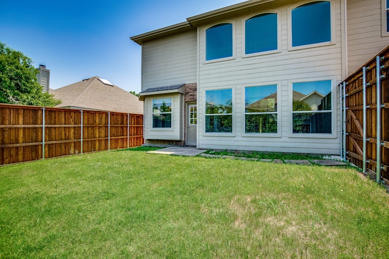 Photo 6 of 36 - 6400 Sidney Ln, McKinney, TX 75070