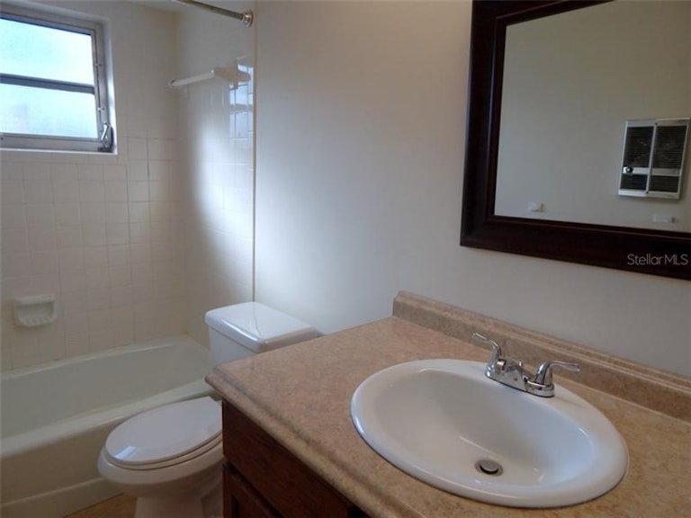 Photo 21 of 25 - 1854 Vamo Dr, Sarasota, FL 34231