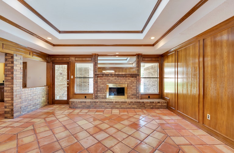 Photo 5 of 27 - 420 Evergreen Dr, Hurst, TX 76054