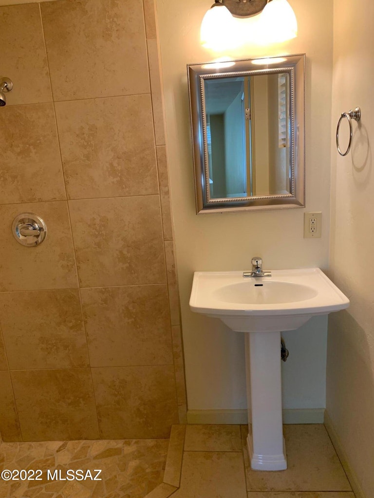 Photo 16 of 28 - 4765 E Montecito St, Tucson, AZ 85711