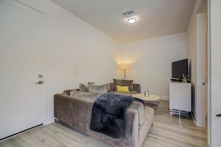 Photo 12 of 42 - 8723 Palm Ranches Pl, Tampa, FL 33614