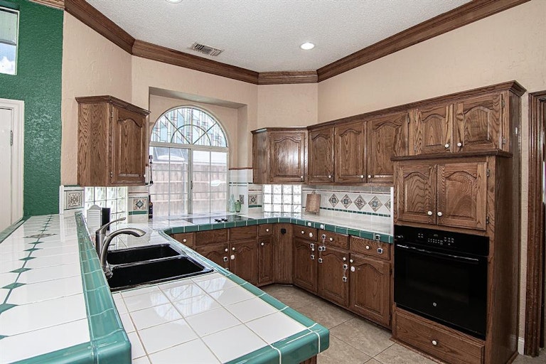 Photo 11 of 38 - 1302 Barclay Dr, Carrollton, TX 75007