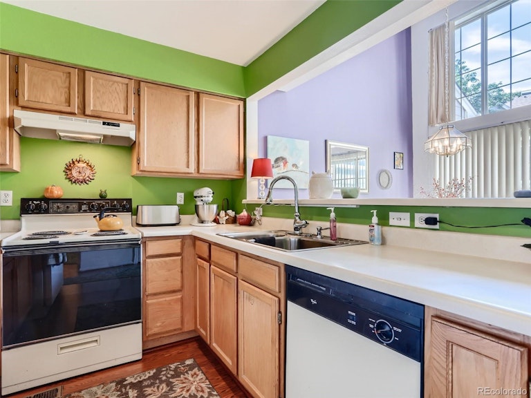 Photo 4 of 11 - 6839 Zenobia St #3, Westminster, CO 80030