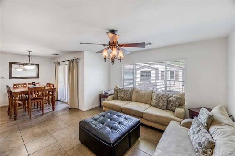 Photo 10 of 26 - 19326 Opal Ln #326, Santa Clarita, CA 91350