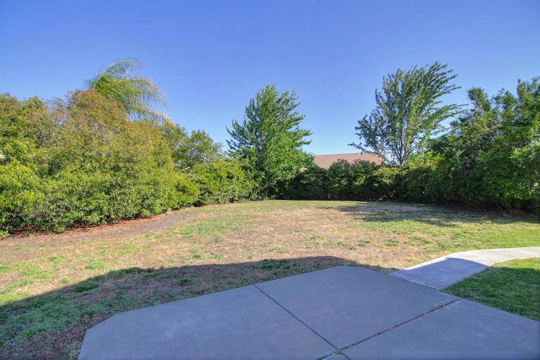 Photo 17 of 20 - 2157 Paul Courter Way, Sacramento, CA 95835