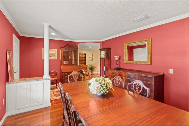 Photo 5 of 14 - 10035 Bunker Rd, Leesburg, FL 34788