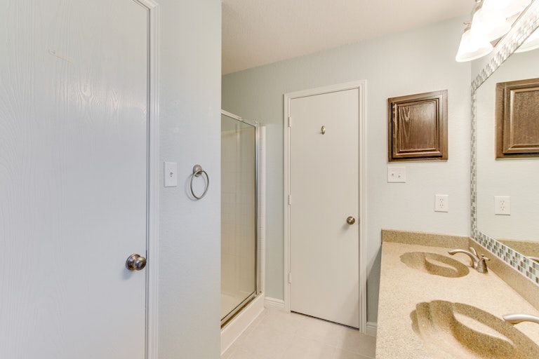 Photo 19 of 28 - 5717 Magnum Dr, Arlington, TX 76018